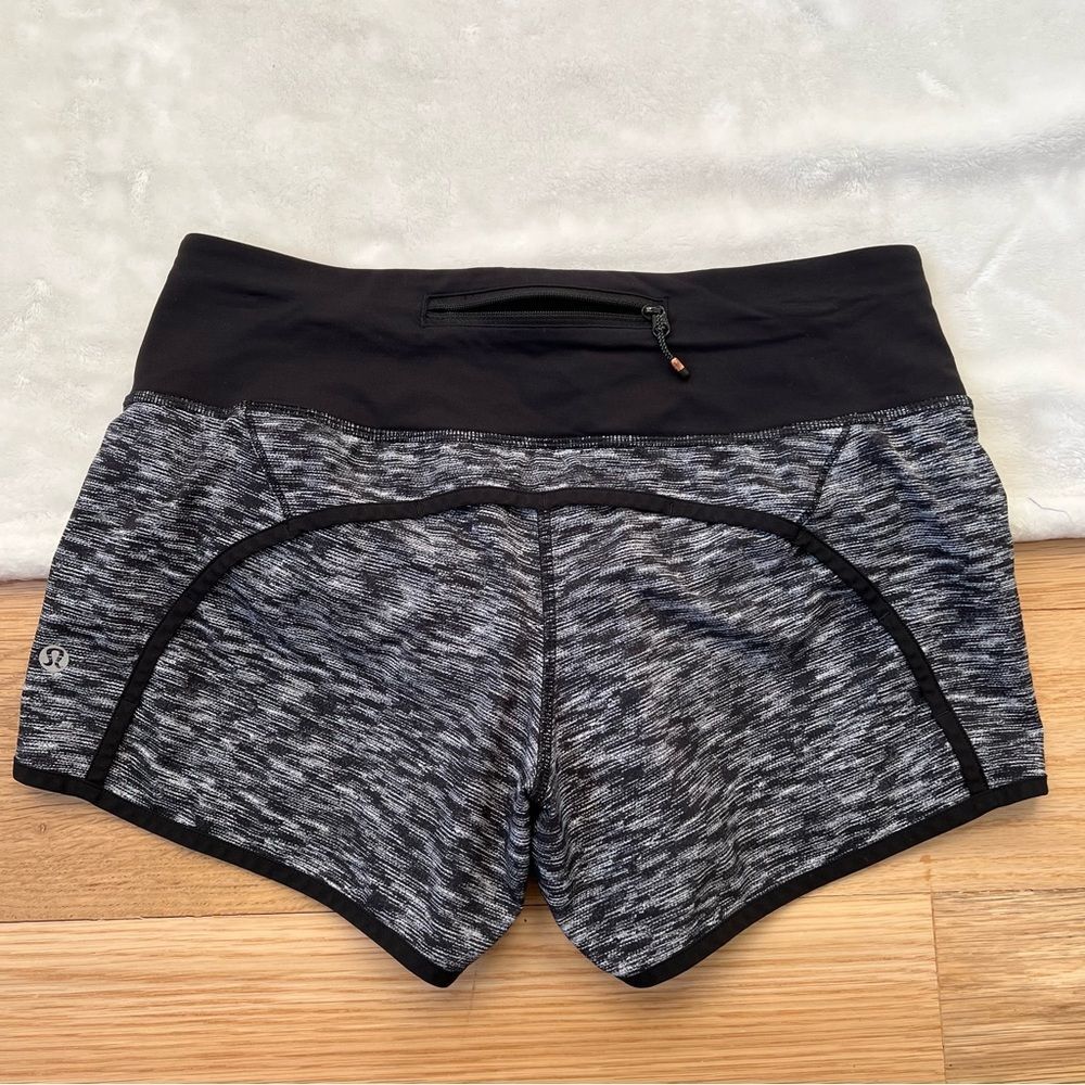 Lululemon Run Times Short 4-way Stretch 4" Dramatic Static White Black size 4